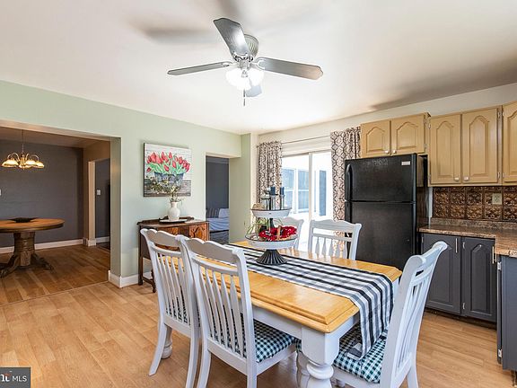 5th image of 76 Hershey Ln