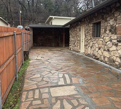 4th image of 1711 E Arrowhead Ave
