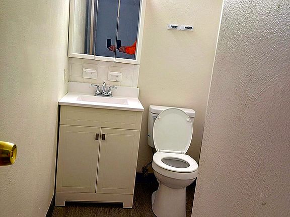 5th image of 128 E Van Lake Dr APT 3