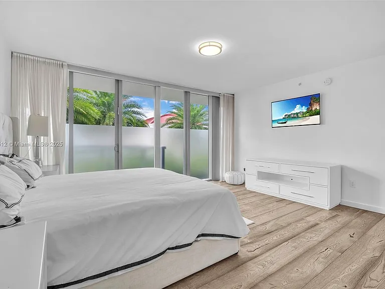 9501 Collins Ave #1 — Photo 26