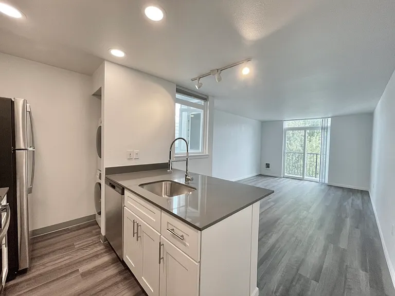 Interlake Place — Photo 19