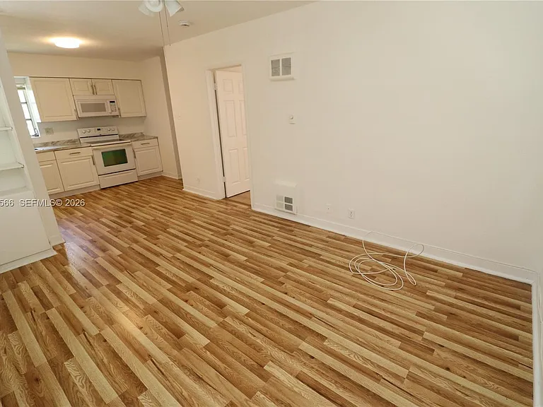 915 NE 16th Ter #5 — Photo 14