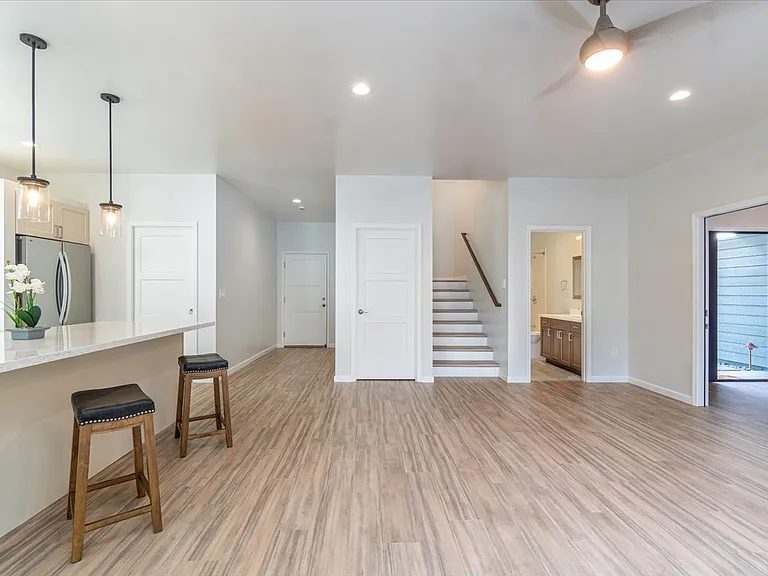 5124 Kalanianaole Hwy #A — Photo 2