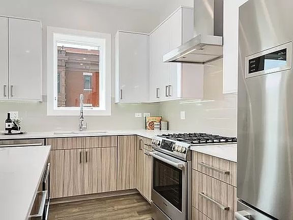5th image of 2858 W Belmont Ave #2E