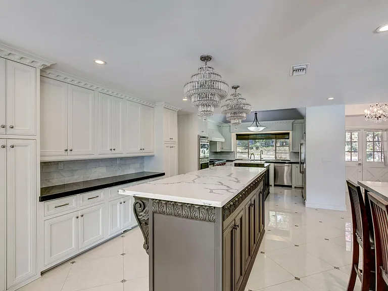 1710 Country Club Dr — Photo 14