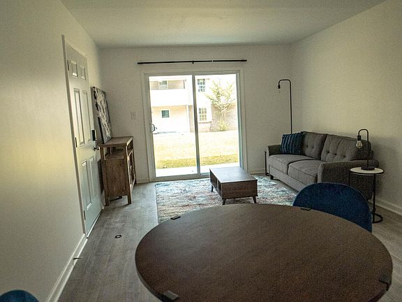 5th image of 221 Sherry Dr #225