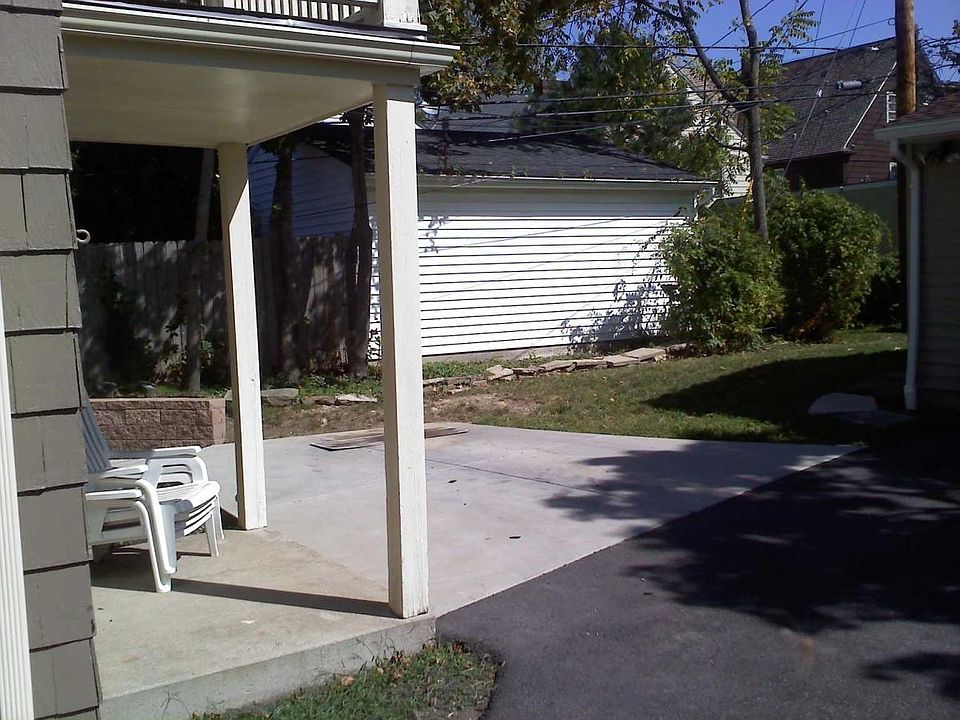 Rear of House with extra parking Space