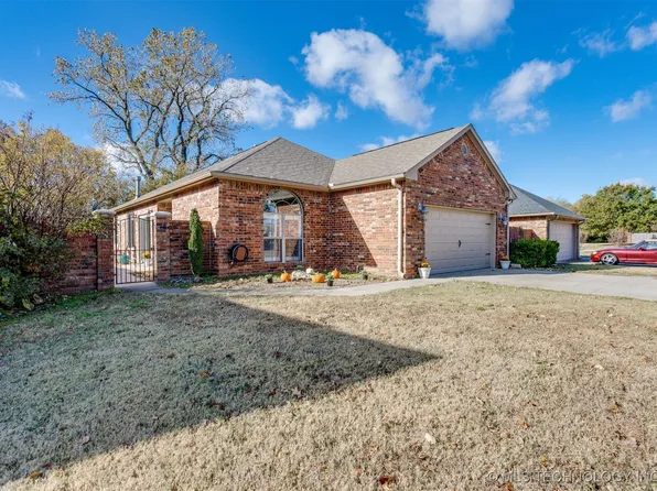 1262 Augusta Ct, Shawnee, OK 74801