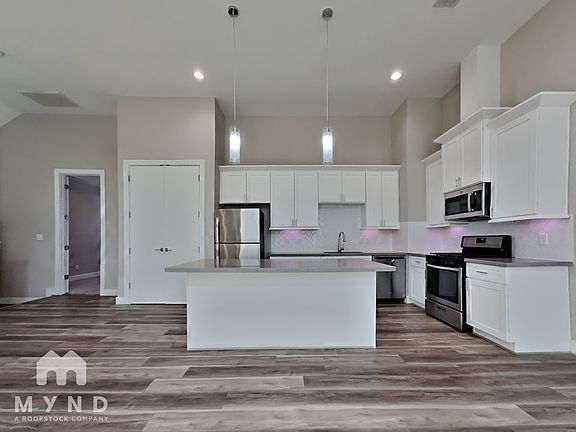3rd image of 5902 Gardendale Dr #F