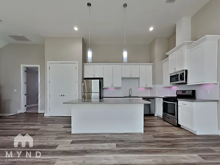 5902 Gardendale Dr #F — Photo 4