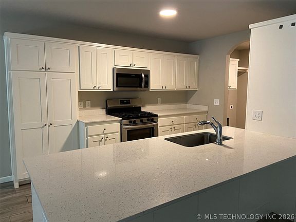 4th image of 5921 S 99th East Ave