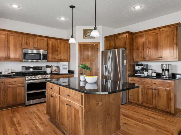 19280 Claremont Dr, Farmington, MN 55024