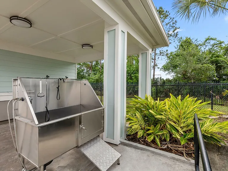 Luxe Lakewood Ranch - Pet Wash
