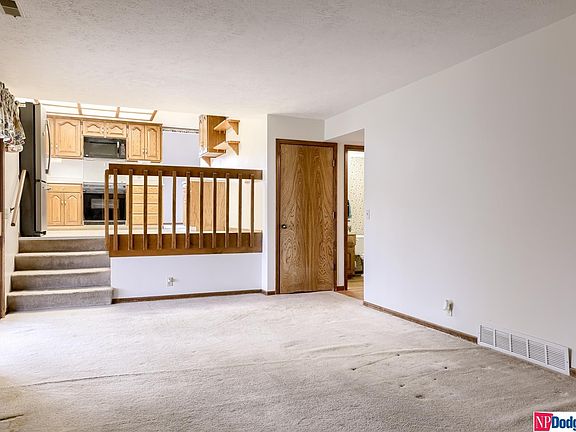 4th image of 5042 S 162nd Ave