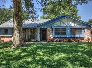 208 Englewood Dr, League City, TX 77573