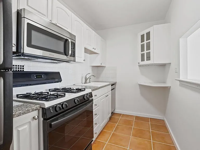 8 Whittier Pl #21G — Photo 12
