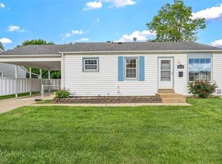 12124 Bennington Pl, Maryland Heights, MO 63043