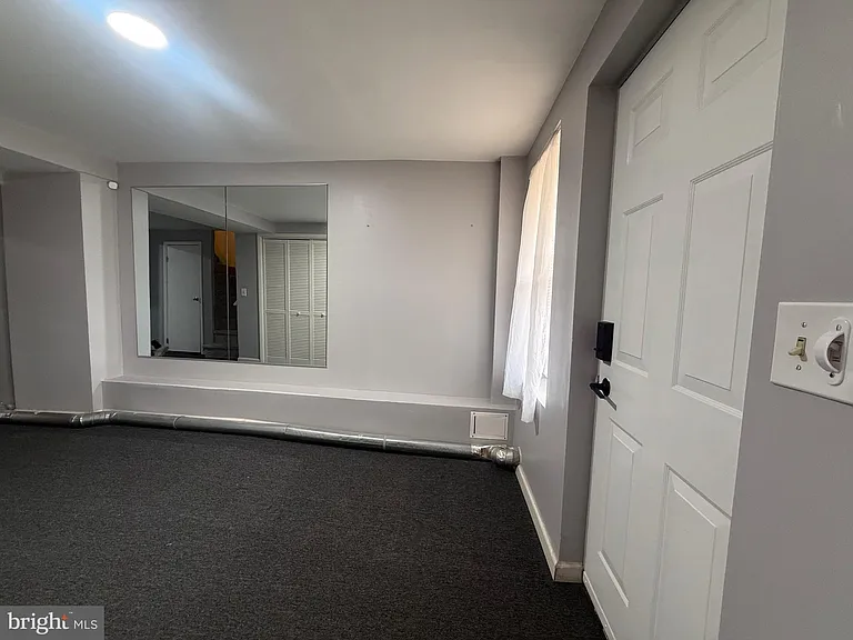 367 E Hector St — Photo 22