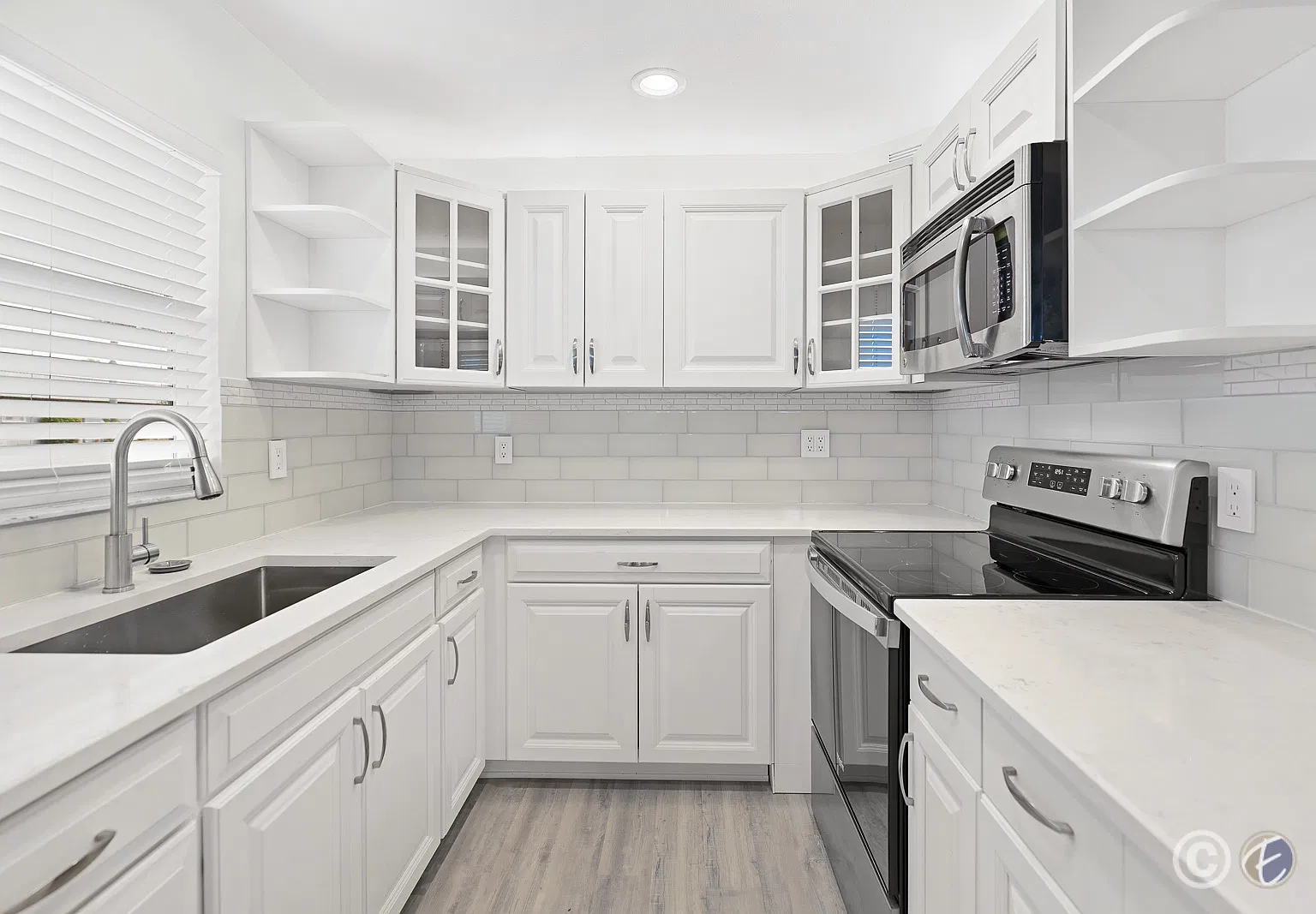 202 Bedford Trail Unit #113 | Kings Point — Photo 3