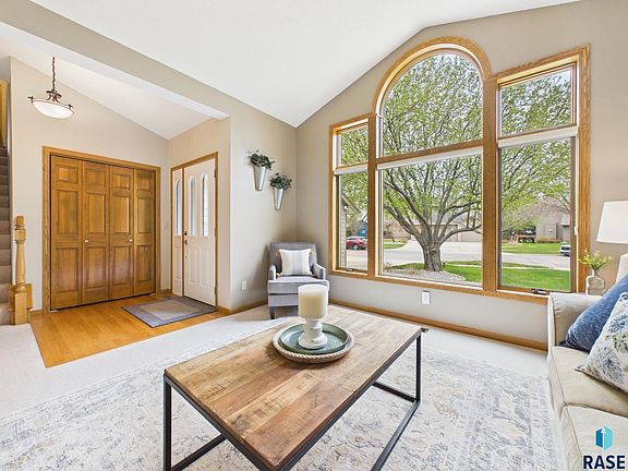 3rd image of 4024 S Brady Ct