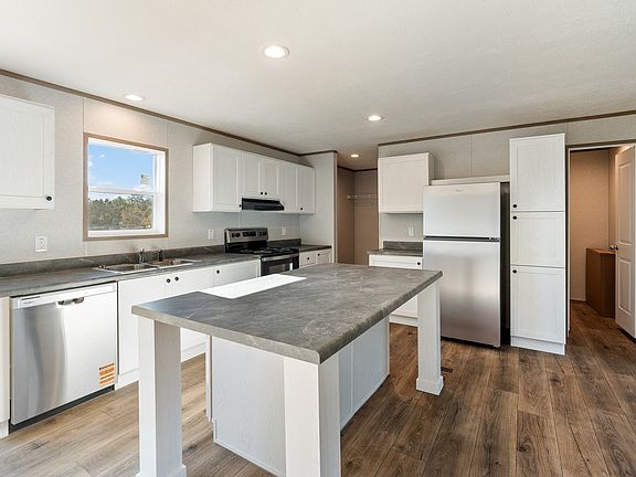 5th image of 393 Busby Rd