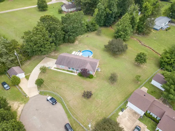 370 Jordan Glen Ln, Savannah, TN 38372