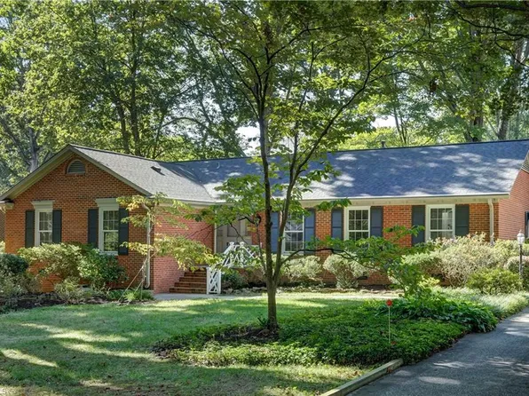 3003 Round Hill Rd, Greensboro, NC 27408