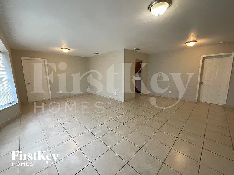 3333 NW 32nd Ct — Photo 2