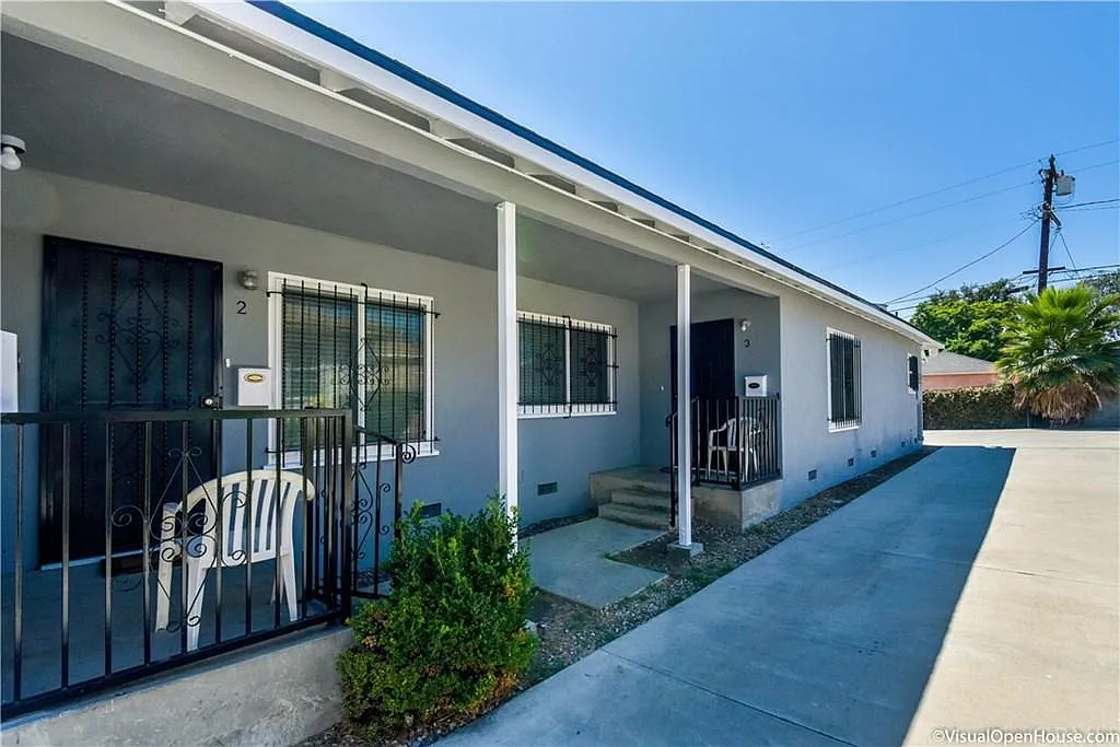2 bed, 900 sqft, $2,595 — Photo 2