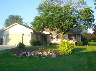 W163N10516 Ridgeview Ln, Germantown, WI 53022