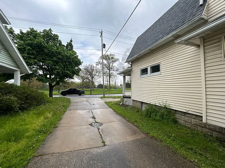 948 White St — Photo 13