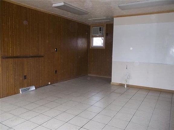 3rd image of 111 Steubenville Pike
