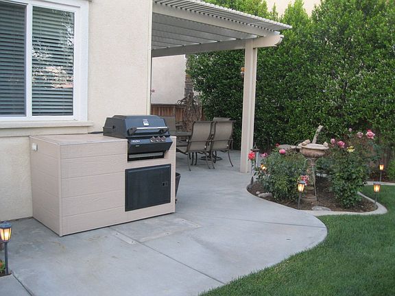 Built in natural gas bbq