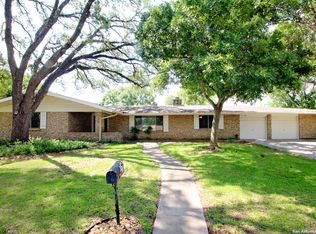718 Windrock Dr, Windcrest, TX 78239