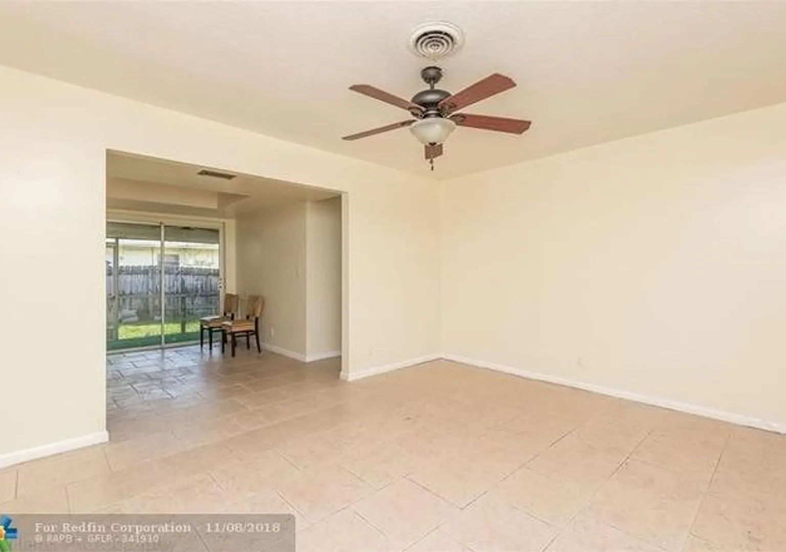 2061 NE 25th AVE — Photo 3