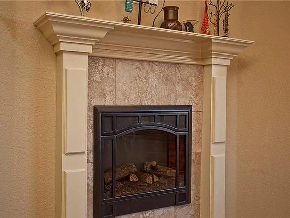 5th image of 3901 Hollowbrook St