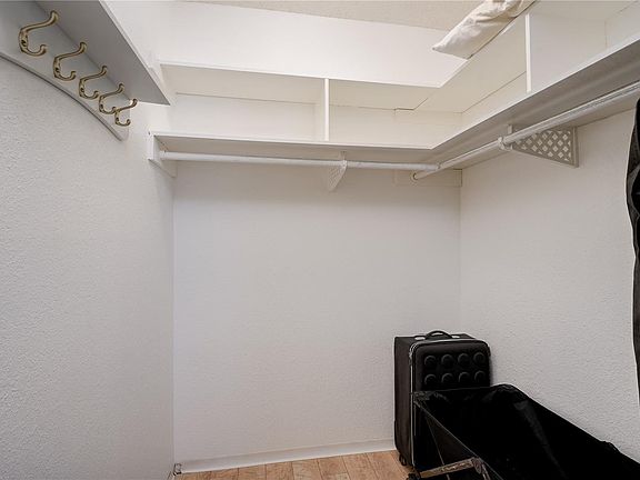 5th image of 1120 Fairfield Rd #203
