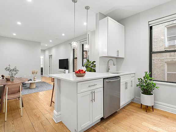 4th image of 961 Washington Ave #1I