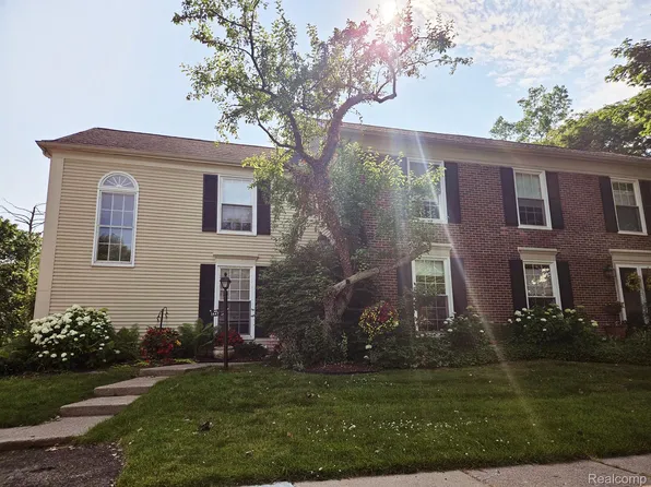 1447 Lantern Ln, Rochester, MI 48306