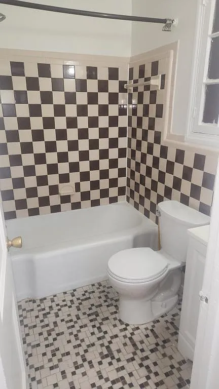 1639 Holbrook St., NE — Photo 3