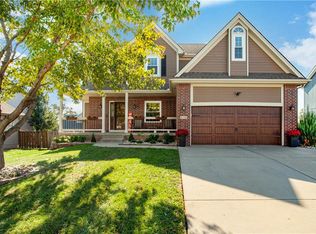 705 SE 11th Ter, Lees Summit, MO 64081