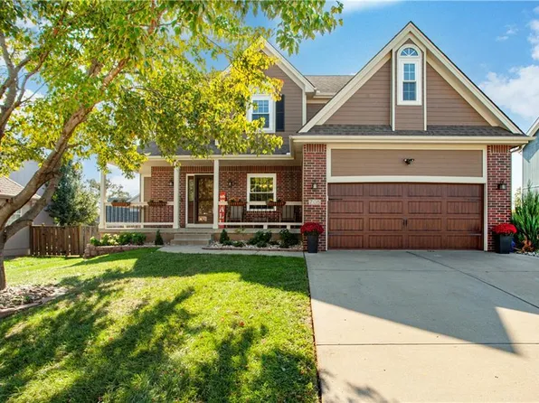 705 SE 11th Ter, Lees Summit, MO 64081