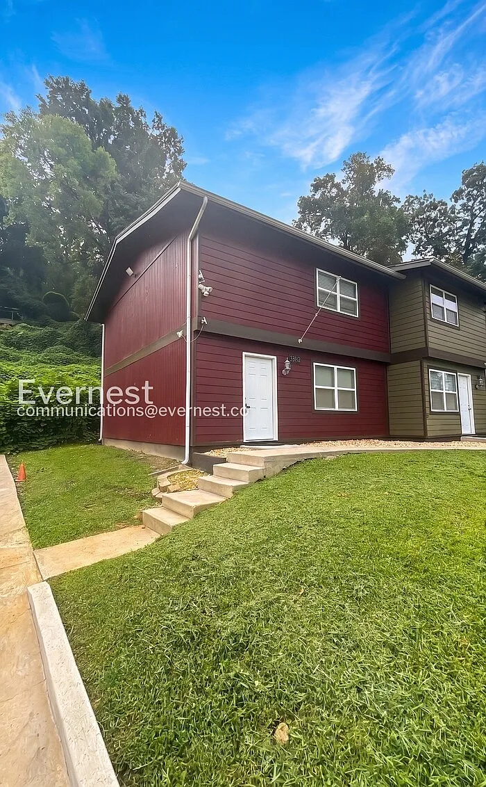 3 bed, 1.5 bath, 1200 sqft, $1,295 — Photo 2