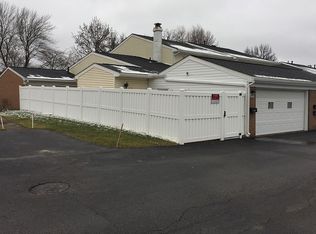 2147 Beechtree Dr, Uniontown, OH 44685