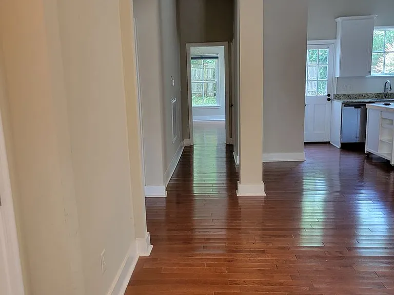 219 E South St — Photo 8