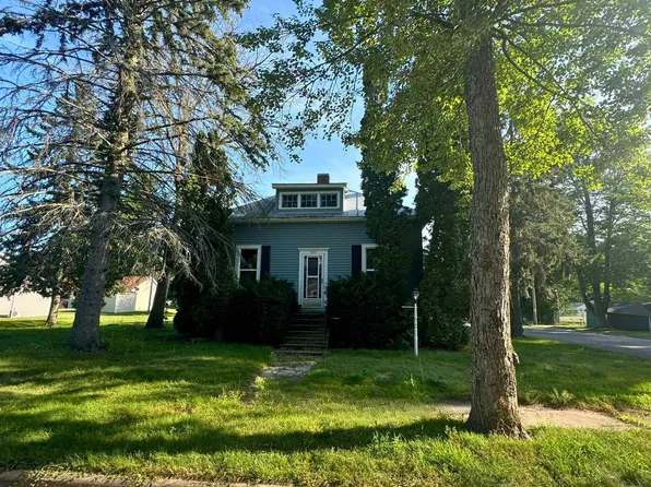 502 5th St, Oconto, WI 54153