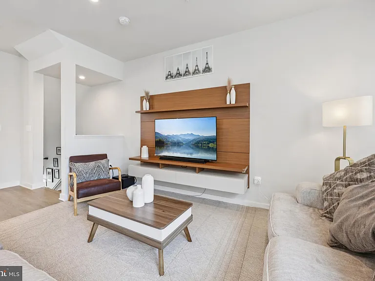 5601 Hyattsville Dr — Photo 23