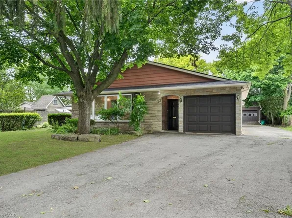 13 Wade Rd, West Lincoln, ON L0R 2A0
