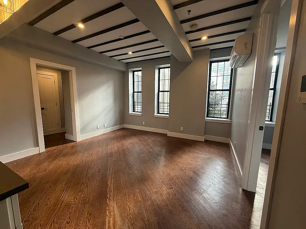 35 Claver Pl — Photo 2