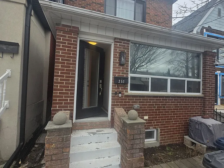 251 Silverthorn Ave #MAIN — Photo 1